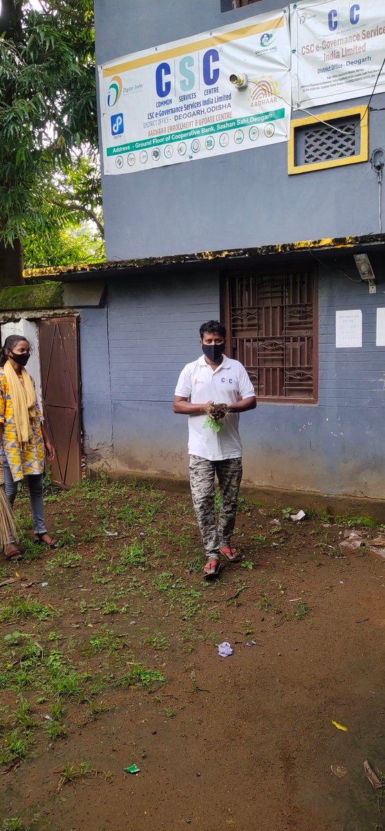 cscspvdeogarh's tweet photo. @CSCegov_ @OdishaSpv @Deogarhdistadmn Cleaning of Aadhar Seva Kenda Premises and Common Service Center premises on the occasion of Swachhata Hi Seva #SwachhataHiSeva #SwachhtaPakhwada #SwachhBharat https://t.co/8EYfR1lVzW