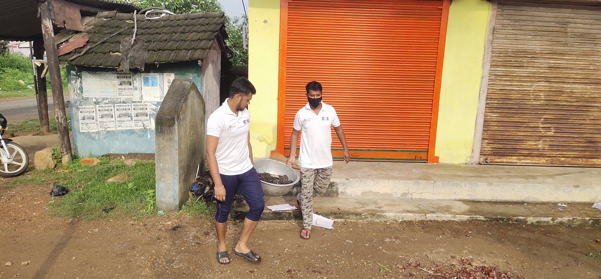 cscspvdeogarh's tweet photo. @CSCegov_ @OdishaSpv @Deogarhdistadmn Cleaning of Aadhar Seva Kenda Premises and Common Service Center premises on the occasion of Swachhata Hi Seva #SwachhataHiSeva #SwachhtaPakhwada #SwachhBharat https://t.co/8EYfR1lVzW