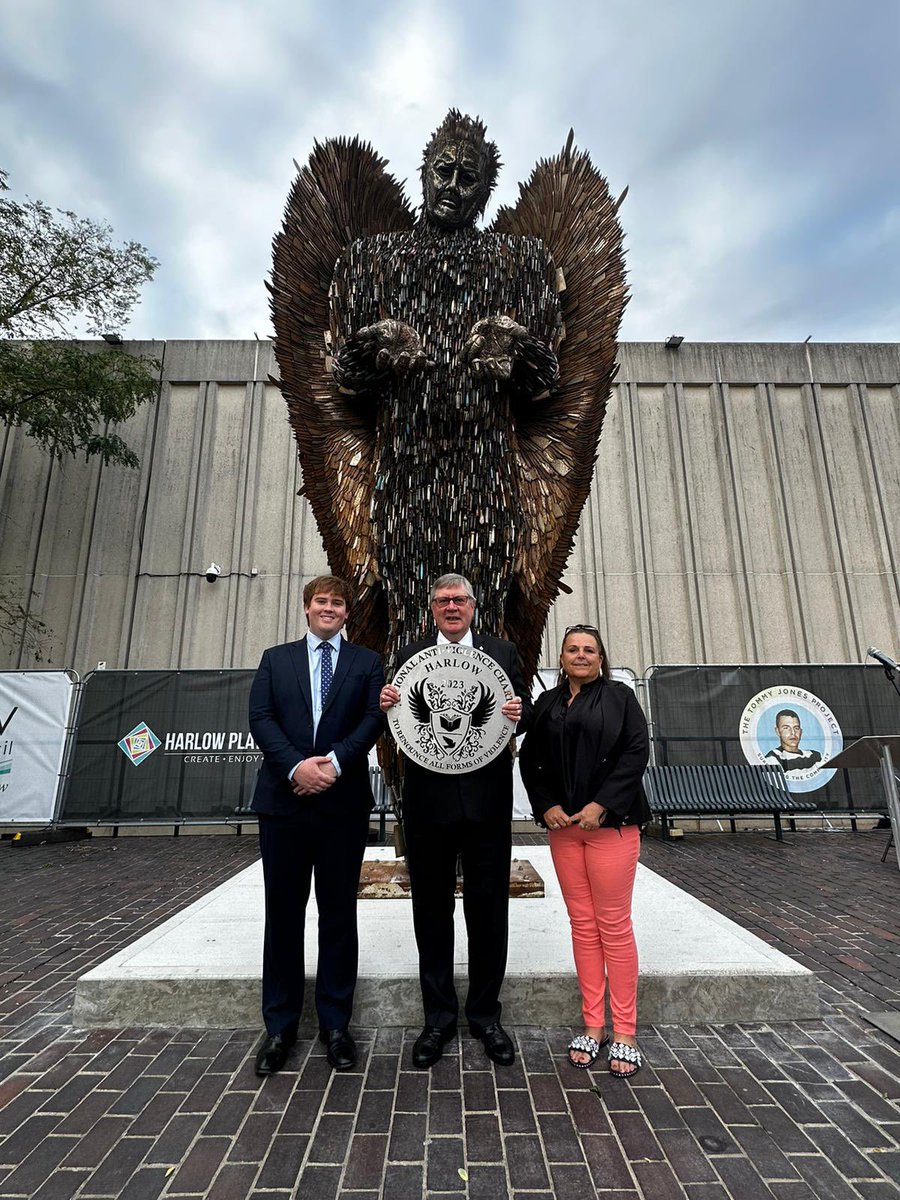 @EssexVVU (@essexvvu) on Twitter photo Yesterday was the closing ceremony of the #knifeangel visit to #Harlow <a href="/Hirst4EssexPFCC/">Roger Hirst - for Essex</a> joined leader of Harlow Council <a href="/dan__swords/">Dan Swords</a> and Melanie Hopwood, founder of the Tommy Jones project to mark the end of the sculpture’s visit. Yesterday was the closing ceremony of the #knifeangel visit to #Harlow <a href="/Hirst4EssexPFCC/">Roger Hirst - for Essex</a> joined leader of Harlow Council <a href="/dan__swords/">Dan Swords</a> and Melanie Hopwood, founder of the Tommy Jones project to mark the end of the sculpture’s visit.