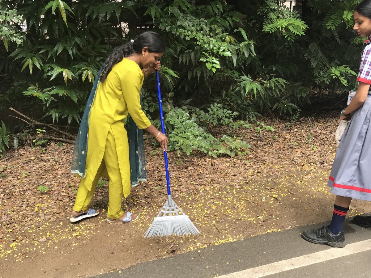 kv_iit's tweet photo. Shramdaan  at KV IIT Chennai Campus on 01. 10. 2023 by Principal, Staff members, students and parents of KV IIT Chennai.
#SwachhataHiSeva @EduMinOfIndia @KVS_HQ #YouthVsGarbage #SwachhBharat #KVS @dcchennaikvs https://t.co/E5vSl9I82W