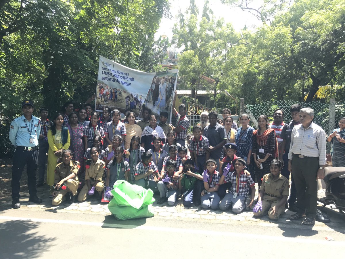 kv_iit's tweet photo. Shramdaan  at KV IIT Chennai Campus on 01. 10. 2023 by Principal, Staff members, students and parents of KV IIT Chennai.
#SwachhataHiSeva @EduMinOfIndia @KVS_HQ #YouthVsGarbage #SwachhBharat #KVS @dcchennaikvs https://t.co/E5vSl9I82W