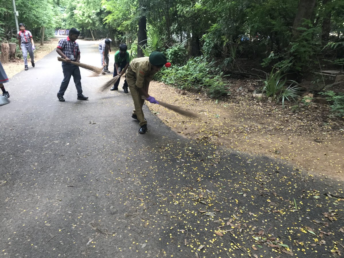 kv_iit's tweet photo. Shramdaan  at KV IIT Chennai Campus on 01. 10. 2023 by Principal, Staff members, students and parents of KV IIT Chennai.
#SwachhataHiSeva @EduMinOfIndia @KVS_HQ #YouthVsGarbage #SwachhBharat #KVS @dcchennaikvs https://t.co/E5vSl9I82W