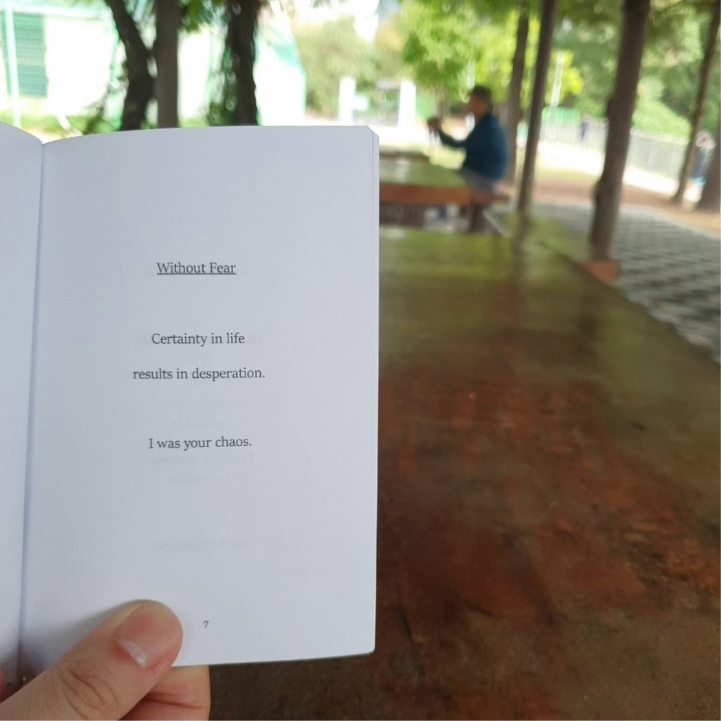 ea_robins's tweet photo. This month is Missing the Mark's first bookversary  🎂🥳🎉

To celebrate, for the first time ever (quite possibly the only time) I am making the .pdf file available for FREE download!

https://t.co/Y1StbKGx4H

#freebook #poetry #haiku https://t.co/Tmc6QlCCAC