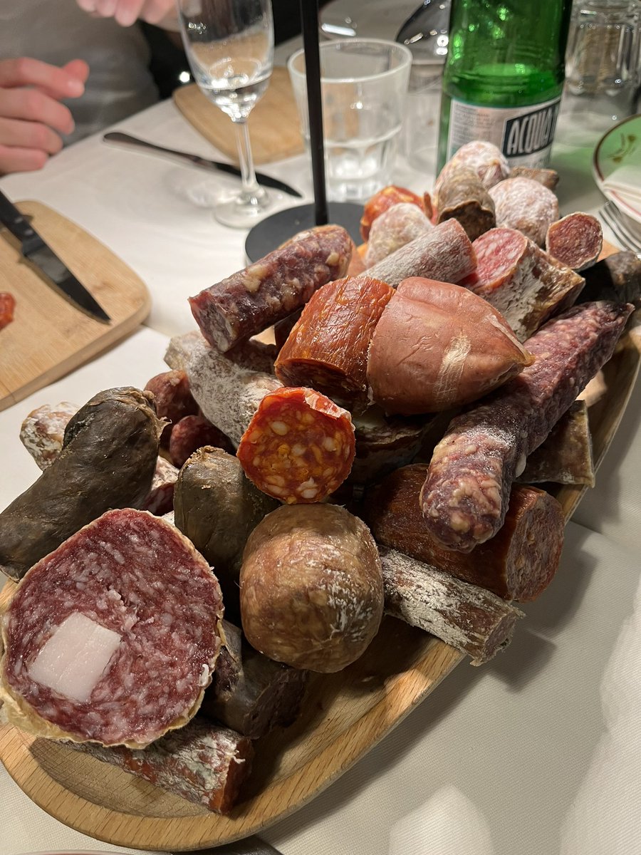 Jeremy Slessor (@jeremy_slessor) on Twitter photo āWeāll start dinner with a little sausageā they said. 
This was for four⦠āWeāll start dinner with a little sausageā they said. 
This was for fourā¦