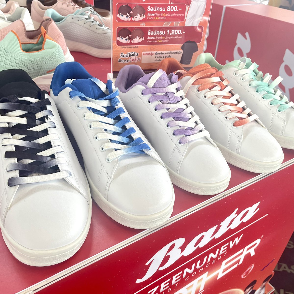 BataOfficialTH's tweet photo. บาจาบาใจ ถูกใจซนซนมั้ยคะ 👀 แวะมาช้อปรองเท้าได้ที่บูธบาจานะ 🧡💙

#Bata #BataThailand #BataAnotherChance #SurprisinglyBata #ZeeNunewAnotherLifeConcert #ZeeNuNewConcertDay2 https://t.co/rWkUDzLR3W