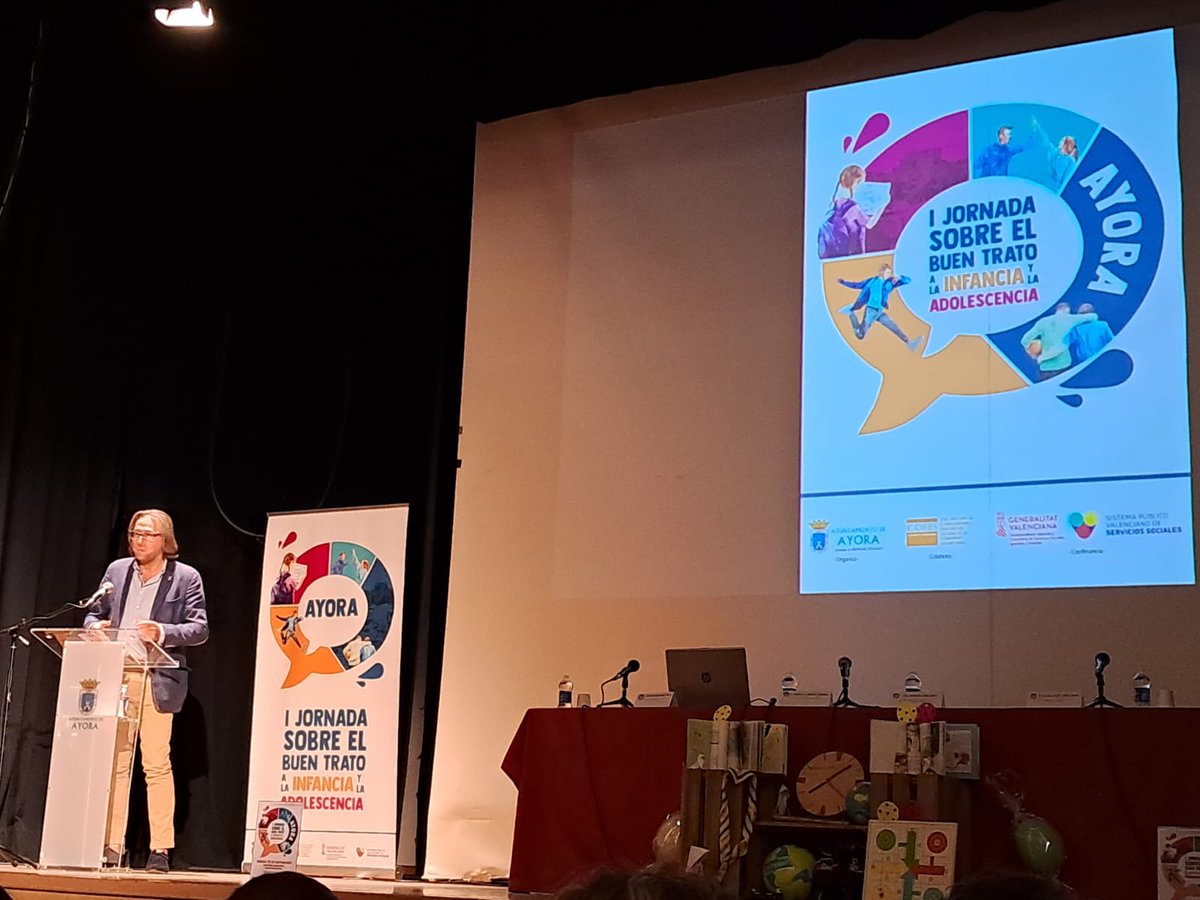 coeescv's tweet photo. 📸Inauguraba la Jornada el Director General del Sistema Sociosanitario y del #IVAFIQ , @JoseVteAnaya https://t.co/J5QqsfiLJE