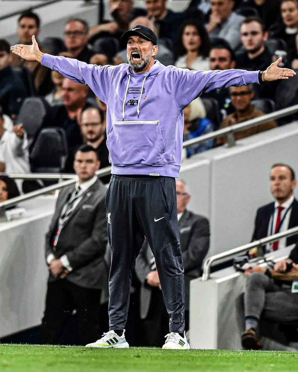 RealAlbie's tweet image. I have never seen a more unfair game than Y
On Liverpool side I am saying win or lose we are always Liverpool and we were seeing the FA who held our hands while we had 2 red cards but the FA said you should take defeat because of our mistake and we took it we will come back YNWA.