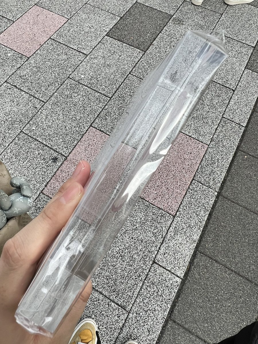 「朗読劇良すぎて何か欲しくなったのでアクリルブロック買ったデカくて良い 」|なんと関のイラスト