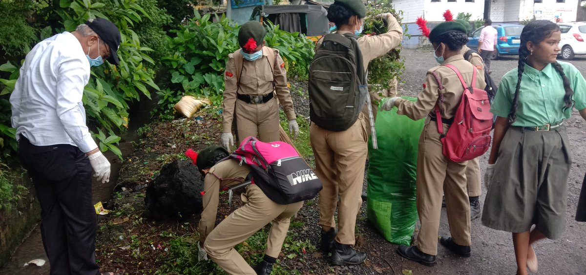 NccKmc's tweet photo. NCC Cadets conducted cleanliness drive at RAILWAY STATION, MARKET AREA, KHOPOLI ROAD, BUS STAND, BHAJI MARKET.
#CleanIndia2023 https://t.co/J37TkwjLOX