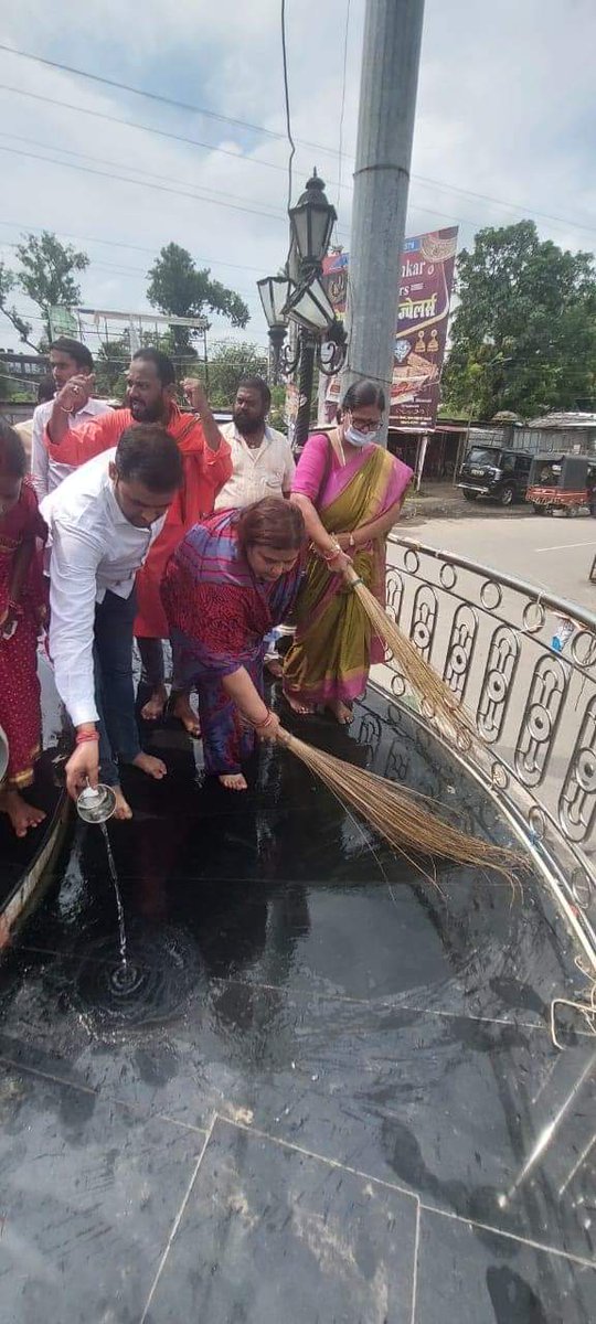 Nutan Singh (@nutansinghbjp) on Twitter photo आदरणीय प्रधानमंत्री श्री <a href="/narendramodi/">Narendra Modi</a> जी के आह्वान पर आज 'एक तारीख, एक घंटा, एक साथ' महासफाई अभियान के अंतर्गत बाबू वीर कुंवर सिंह चौक के आसपास सफाई अभियान में श्रमदान की।
#SwacchtaHiSeva #SwachhBharat
<a href="/BJP4Bihar/">BJP Bihar</a> <a href="/samrat4bjp/">Samrat Choudhary</a> <a href="/TawdeVinod/">Vinod Tawde</a> आदरणीय प्रधानमंत्री श्री <a href="/narendramodi/">Narendra Modi</a> जी के आह्वान पर आज 'एक तारीख, एक घंटा, एक साथ' महासफाई अभियान के अंतर्गत बाबू वीर कुंवर सिंह चौक के आसपास सफाई अभियान में श्रमदान की।
#SwacchtaHiSeva #SwachhBharat
<a href="/BJP4Bihar/">BJP Bihar</a> <a href="/samrat4bjp/">Samrat Choudhary</a> <a href="/TawdeVinod/">Vinod Tawde</a>