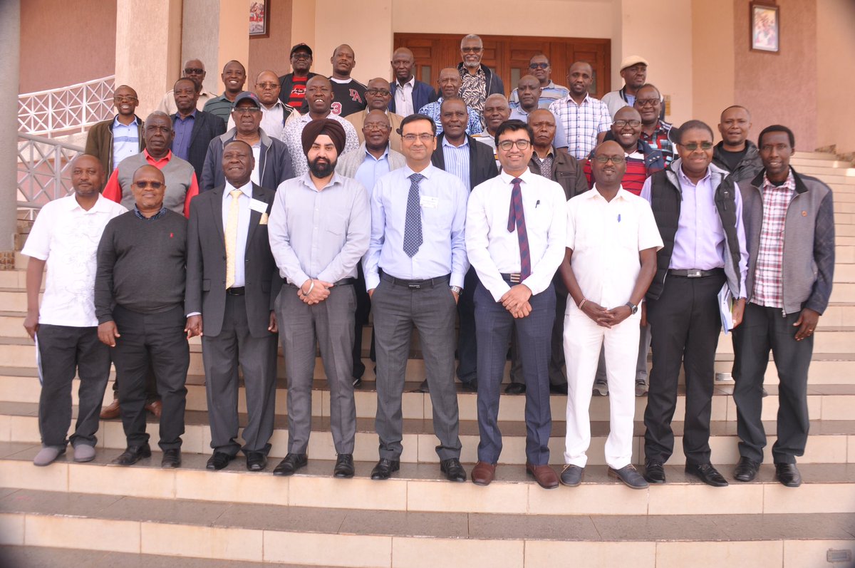 vimaldassi's tweet photo. September was the Prostate cancer awareness month. At #Nairobi discussing prostate cancer with eminent healthcare professionals and citizens. Also a rendezvous with the wild
#cancerprostate
#earlydetection
#roboticsurgery https://t.co/DZ75AWqspt