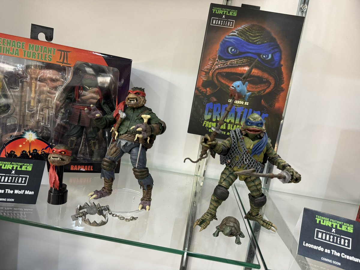 fofeando's tweet photo. Desde la #ToyFair en NY se revelan nuevas figuras de la marca #NECA. Tendremos más #TMNT x #UniversalMonsters, #ToonyTerrors y #ToonyClasics, así como figuras de lujo de M3gan, Vincent Price, Thanksgiving, etc. #Fofeando https://t.co/61Lb6fU8Sq