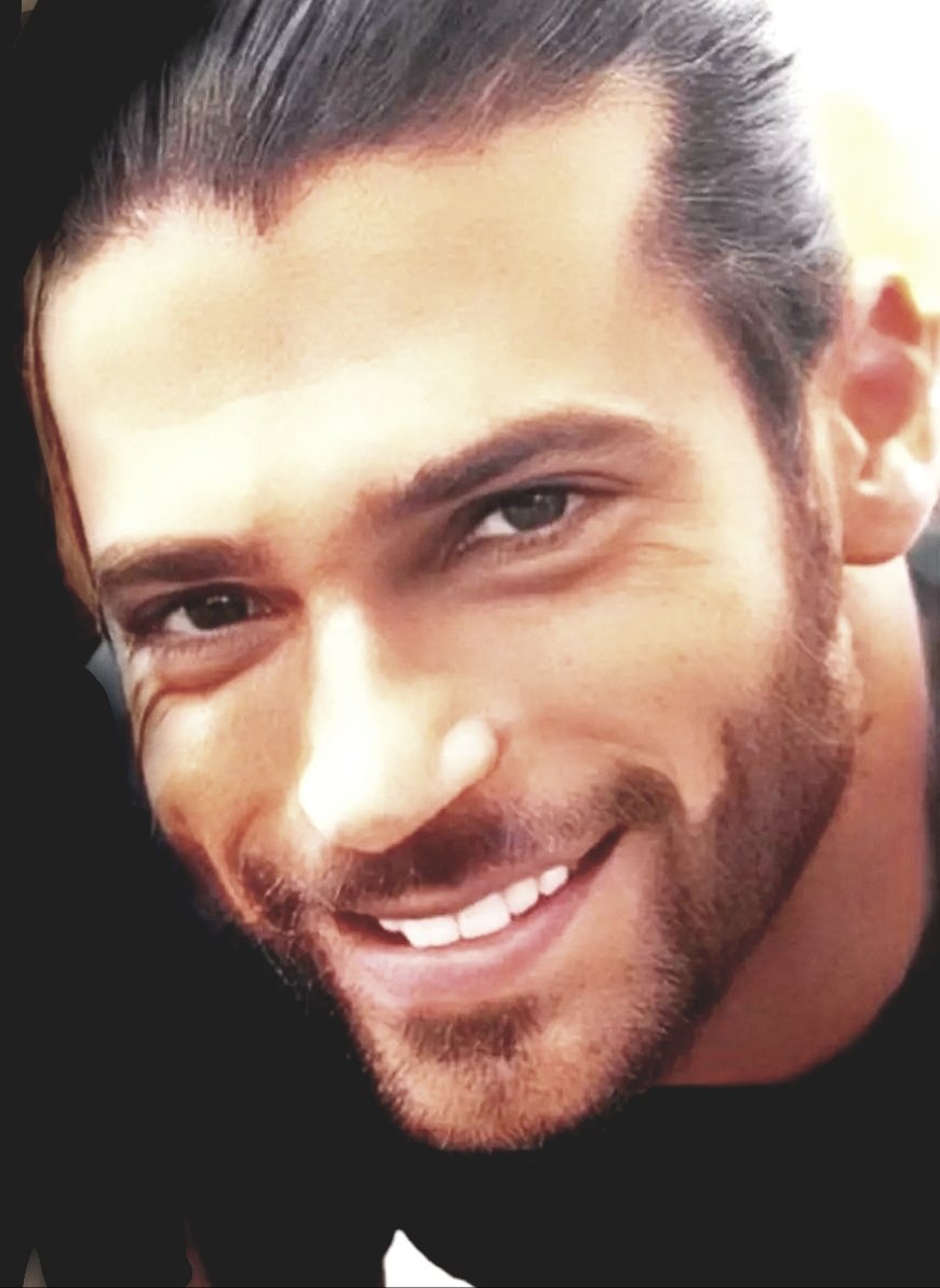 Wishing you a peaceful Sunday girls, I see there's a lot of 💩 going around 😉 fantastic day but let's never forget about the precious 😉🤗 #CanYaman