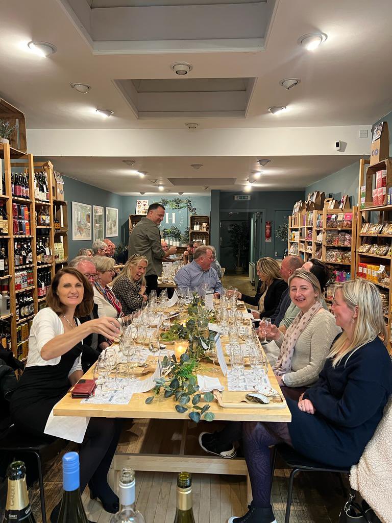 Angela__Chester's tweet photo. #ChampagneFriday in #HarrisandCo #CastleDouglas #FoodTown #DumfriesandGalloway enjoying an elegant #GlassOfBubbly from #ChampagneGardet #ChignylesRoses #Epernay #France Lots of bubble, notes of dried apricots and brioche. Delicious! https://t.co/m5G8D1cJ9Z