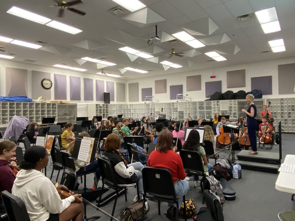 SC_orchestras's tweet photo. CHS and LMS Orchestras were so fortunate to have a visit on Friday from Audrey Kelley, guest composer on this weekend’s Salina Symphony concert! Thank you Salina Symphony and Salina Arts &amp; Humanities for making this visit possible! https://t.co/j62LXBnPao