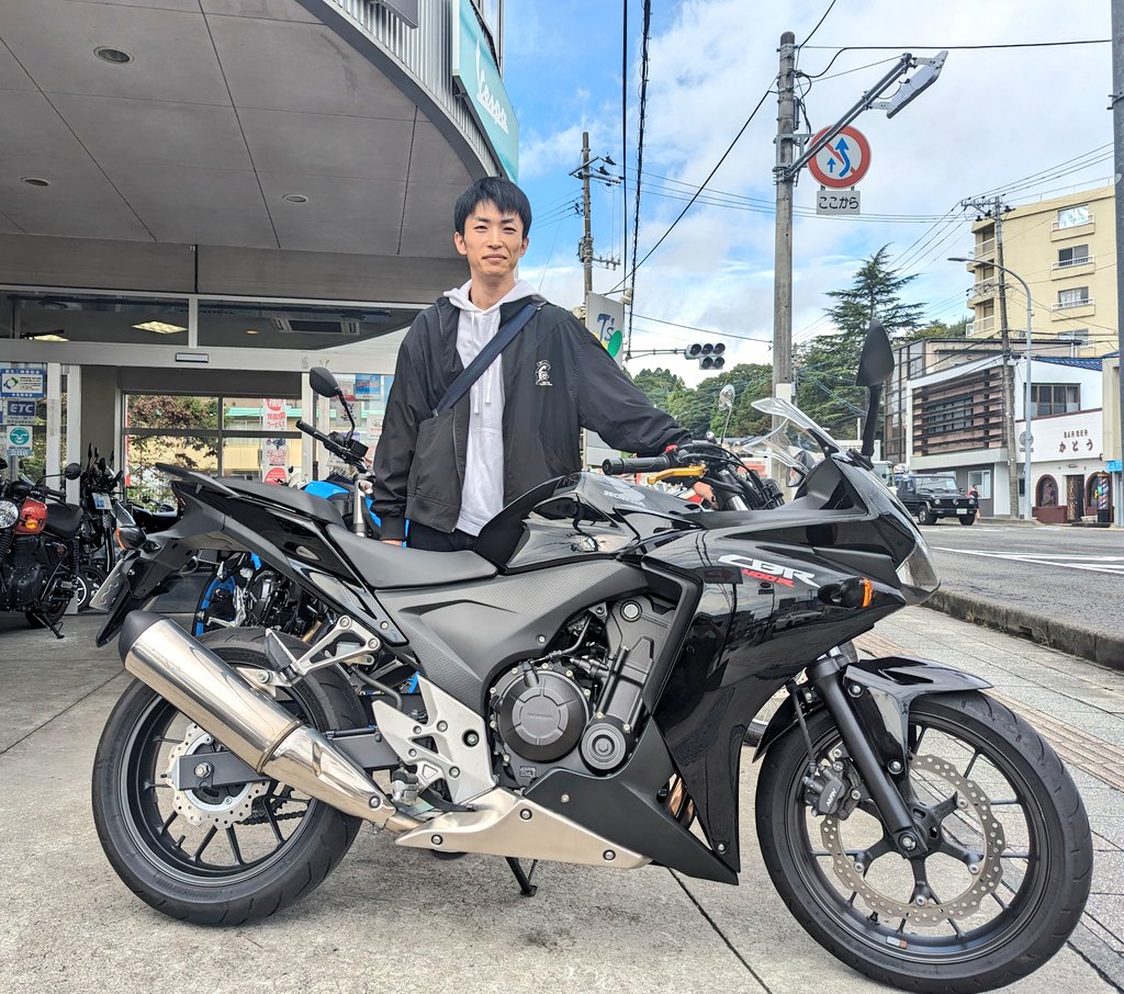 ts_fukuda's tweet photo. OさんME:RIDEご利用有難うございます!
サブスクで始める初のバイクライフ、初バイク!
CBR400Rの乗り心地はいかがでしたでしょうか。
秋のツーリングシーズン沢山の思い出作ってくださいませ!
#HONDA #meride #納車 #ティーズ https://t.co/cmdRvJIWGe