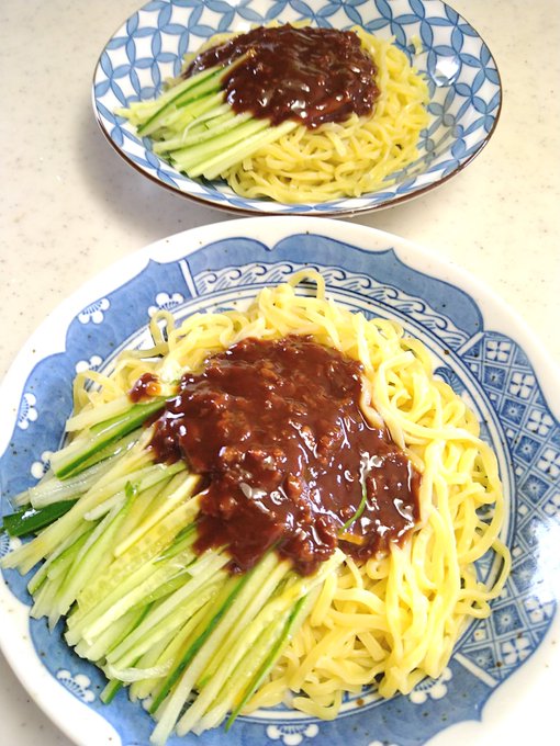 お昼に作ったジャージャー麺画像、アップするの忘れてた。 