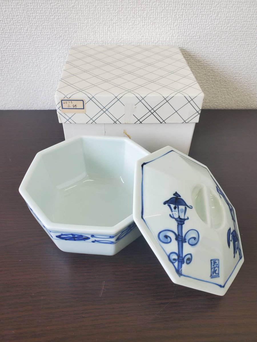 COWNE0610's tweet photo. 有田焼の小鉢をお買取りさせて頂きました(^_^)
備前焼・有田焼・萩焼などの陶器類もお買取りしていますので、お気軽にご相談下さい！

岡山市北区野田2丁目7-12
買取専門COWNE
086-236-6366

#岡山 #買取 #陶器 #有田焼 #備前焼 #COWNE https://t.co/SM9AyoQkii