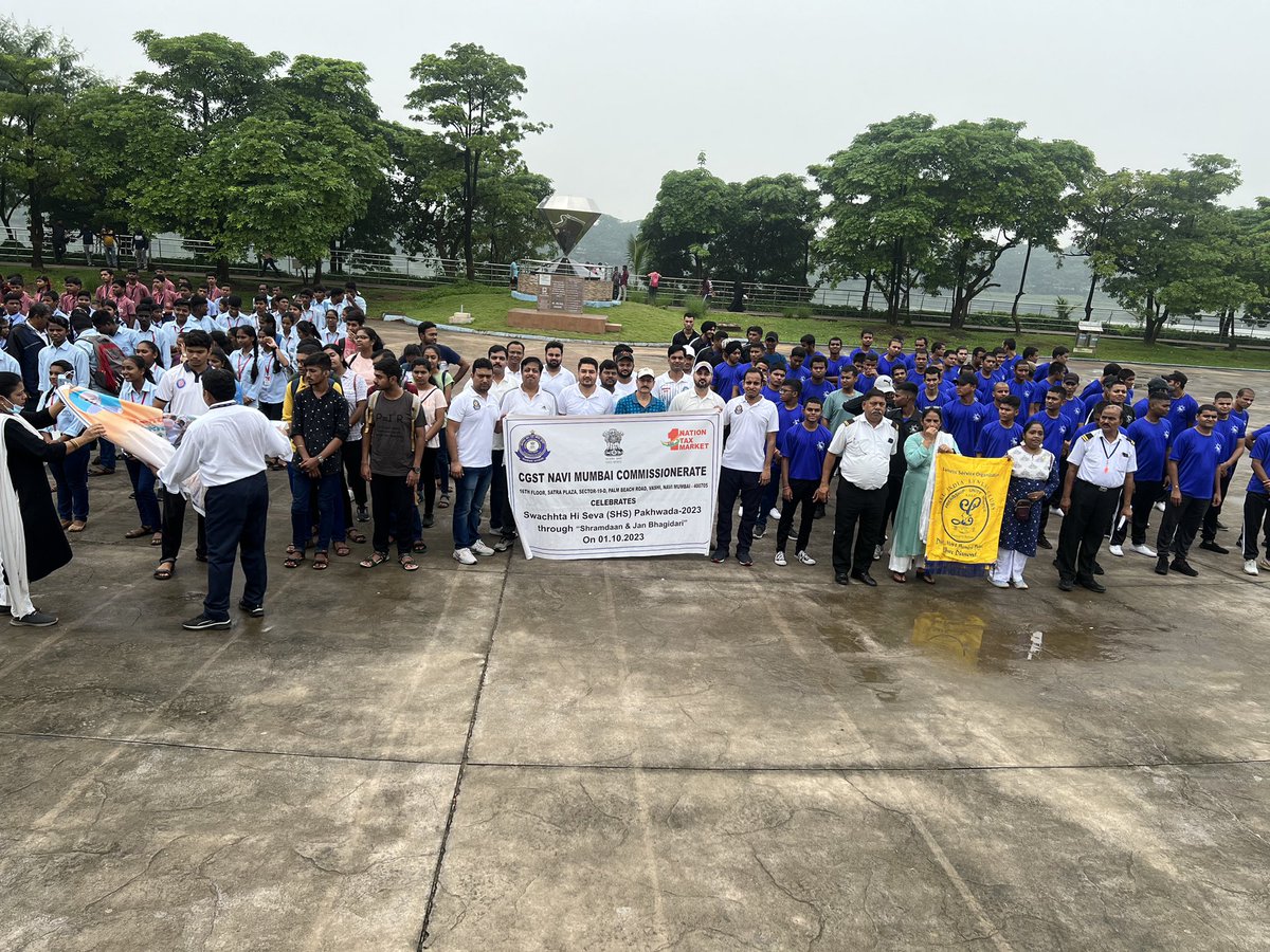 GSTnavimumbai's tweet photo. Officers and staff of the CGST Navi Mumbai Commissionerate, along with public participation conducted a Swachhta drive as part of the #SwachhtaHiSeva on 01.10.2023 @swachhbharat @Swachhbharatgov @DARPG_GoI @cbic_india https://t.co/owj7B10WjE