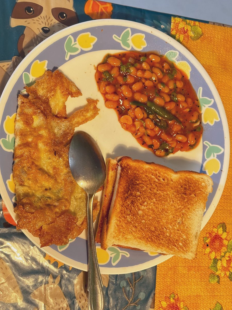 vrundavs's tweet photo. Wanted a change from the regulars..
So …
A spiced up #bakedbeans …
#breadbutterjam 
&amp;
#omlette

Sometimes all you need is #comfortingfood

#SundayMorning #sundaygrub #breakfaststories https://t.co/IMYFtb7O9z