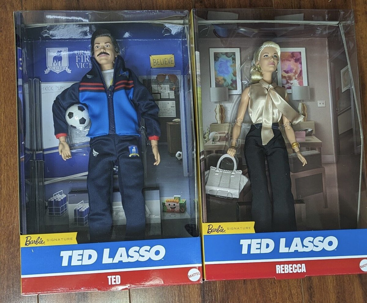 fofeando's tweet photo. Novedad!
Aquí están las primeras imágenes de las nuevas #Barbie basadas en la serie #TedLasso.
Tenemos a Ted y Rebecca, solo queda esperar para ver cómo será la muñeca de Keeley Jones.
Aún no se sabe su precio o fecha de salida oficial.
#Fofeando https://t.co/0TgvWA0V4a