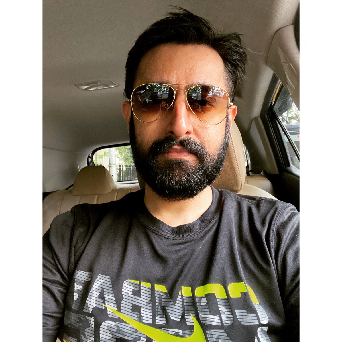 JimitTrivedi06's tweet photo. मिलते हैं , बोहोत जल्द 🔥💣⚔️
#jimittrivedi #shadesofjimit #roughlook #beard #meeting #soon #explosive #intense #action #serious #maturę #fear #strength #globle #hollywood #bollywood #gujaraticinema #actor #actorslife #look #changeoflook #newcharacter #soon https://t.co/phDnNRA2SN