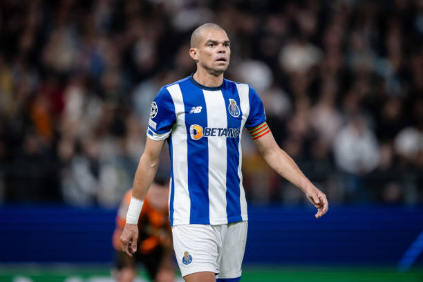 CabineSport's tweet photo. Pepe arrisca até 4 jogos de castigo

A publicação de um circo de palhaços após o clássico motiva participação do Conselho de arbitragem e da Associação de árbitros, avança @Record_Portugal https://t.co/40lCR3mA9E