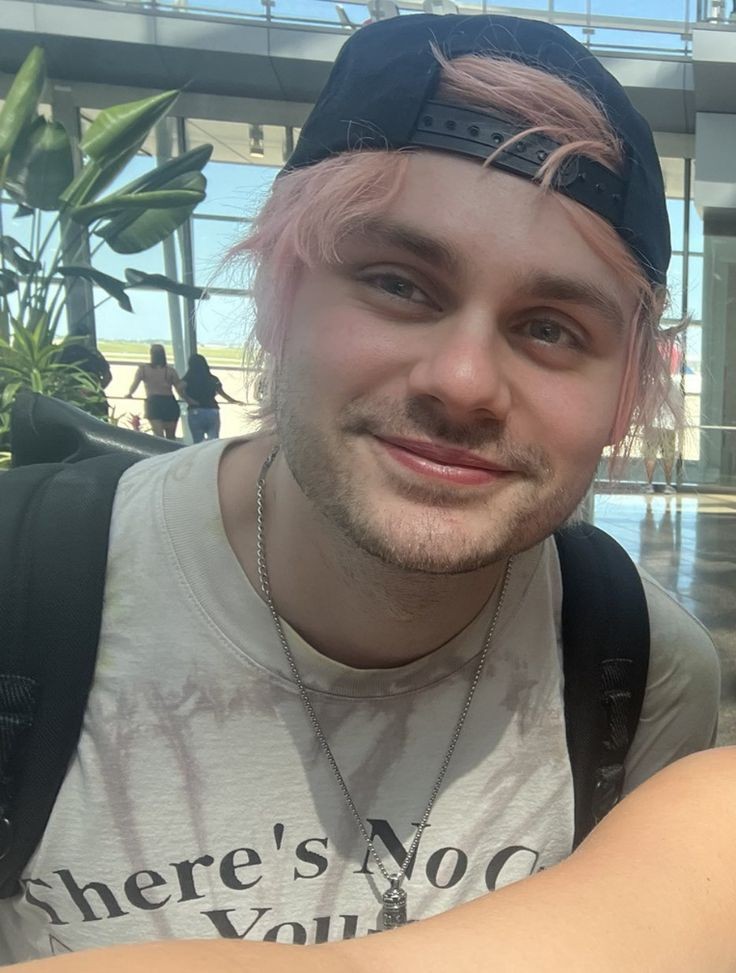 Michaelsmilebot's tweet photo. all the smiles from Michael 🫶🏻 https://t.co/zqiBjCXNsf