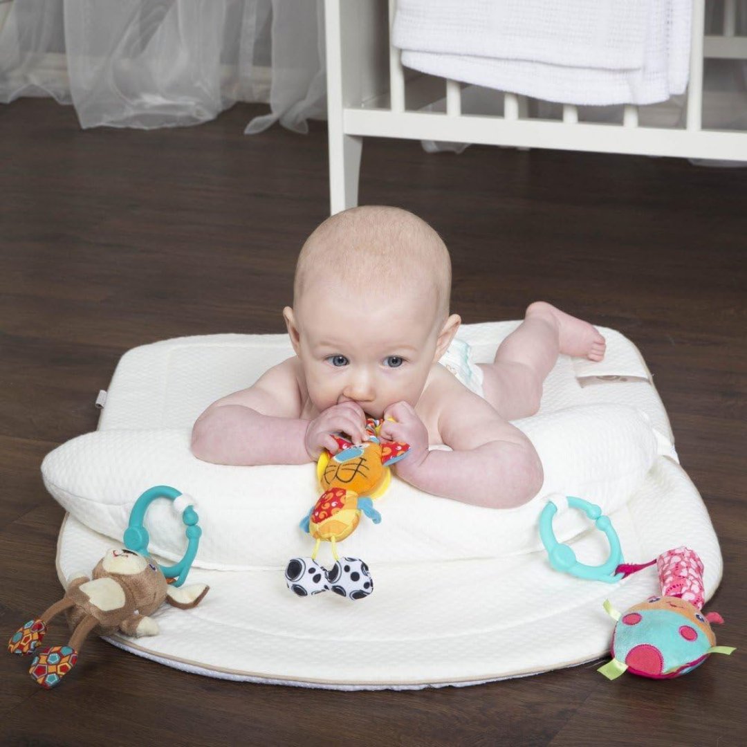 BabyCentralHK's tweet image. 🌈 Watch as your little explorer takes on tummy time like a champ, all while building those cognitive motor skills and flexing those adorable baby muscles. Plus, with activity loops for their favourite toys, it's a guaranteed giggle fest! 😍
 #cuddleco #cuddlecohk #babycentralhk