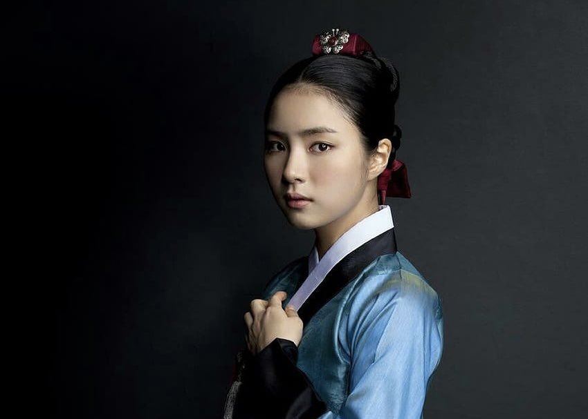 nicqzv's tweet photo. #shinsaekyeong in writers. kim & park’s dramas 🫧
— a thread
#thegreatqueenseondeok #treewithdeeproots #sixflyingdragons #theswordofaramun https://t.co/9WkiuoVATV
