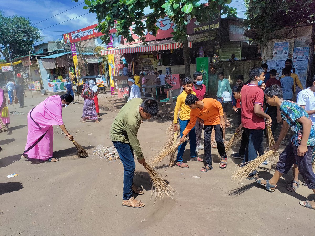 TeamLatur_NCC's tweet photo. #SwachhBharat
#GarbageFreeIndia
Over 100 JD/JW NCC cadets of Janata Vidya Mandir Murud Dharashiv under 53 and 7(G) Mah Bn NCC Latur undertook Swachhanjali "Ek Ghanta Ek Tarikh" Area Cleaning Drive under #swachhata hi seva pakhwada #SHS2023. https://t.co/IjNwGieM3Q