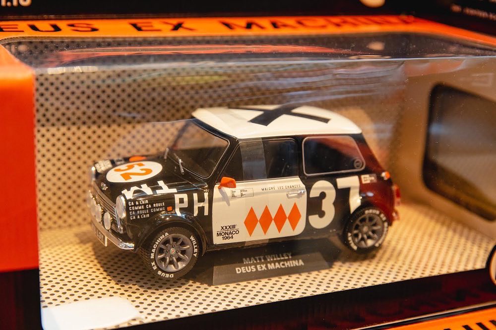 まうそ様・DEUS デウス x マット・ウィリー ソリド 1/18 モデル 28150724243_134d_l.jpg