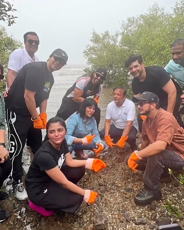 Monalis50801440's tweet image. Guru &amp;amp; Kk ko sath dekh kar yeh yaad aya 😂😂
After so long they meet.. 🥰🥰
#GurmeetChoudhary #KaranKundrra