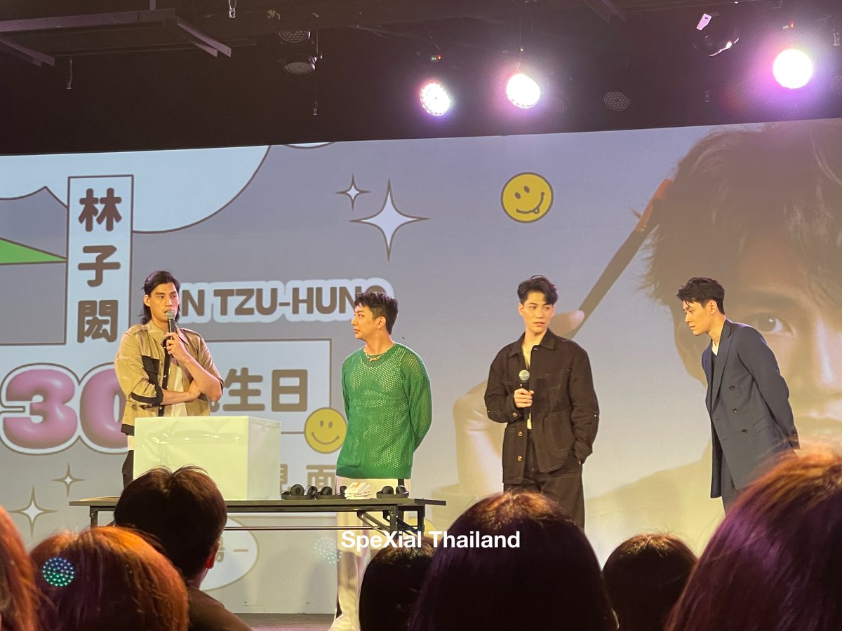 กำลังเริ่มเกมส์ที่ 2 เป็นสิ่งของที่เกี่ยวข้ิองกับทั้ง 4 คนค่ะ

#หลินจื่อหง #LinZihong #SamLin 
#林子閎 #sam_spexial
#林子閎Sam #SpeXial