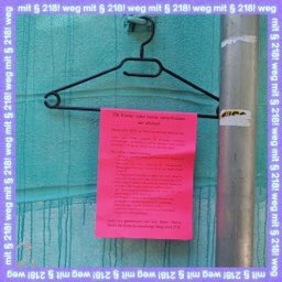 e_vibesdd's tweet photo. Am 28.09. war #saveabortionday. Auch in Dresden gab es eine Aktion gegen die prekären Umstände unter denen Schwangere einen Abbruch durchführen müssen.
Symbolisch dafür wurden Kleiderbügel mit Informationen zur Versorgungslage bei Schwangerschaftsabbrüchen in Dresden verteilt. https://t.co/zcENaX4Ezw