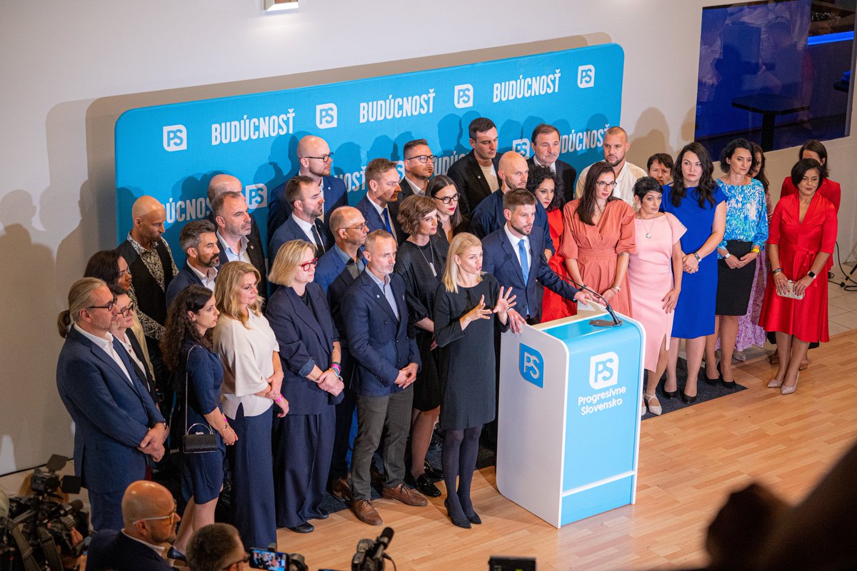 MSimecka's tweet photo. Ďakujeme za vašich viac ako pol milióna hlasov a 18 % pre jasne liberálnu, proeurópsku a zelenú stranu. Takýto výsledok ešte žiaden liberálny subjekt v slovenskej politike nedosiahol. 

Neskutočne si to vážime. Navzdávame to a zabojujeme. Nech povolebné rokovania dopadnú akokoľvek, k tejto dôvere pristúpime maximálne zodpovedne a urobíme všetko, čo bude v našich silách.