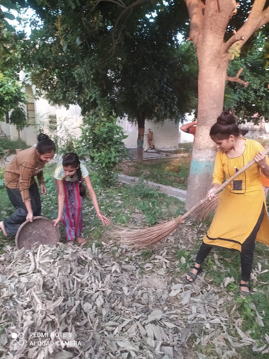 DSWOFIROZABAD11's tweet photo. आज स्वच्छता अभियान के तहत विभाग द्वारा संचालित रा0आ0प0 विद्यालयों/छात्रावासों/वृद्धाश्रम/कार्यालय में सबंधित के द्वारा श्रमदान किया गया। @asim_arun @UPSamajKalyan @dm_firozabad @CdoFirozabad https://t.co/ECotL105C8