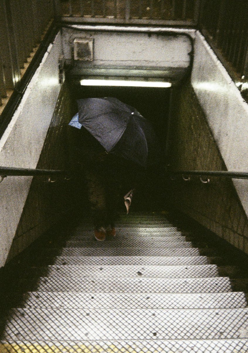 Modoshoot's tweet image. Rainy day in NYC

📷 Kodak Ektar H35
🎞️ Fujifilm 200

Manhattan | September 23’

#Kodak #fujifilm #35mm #35mmfilm #streetphotography #nyc #newyork #rain