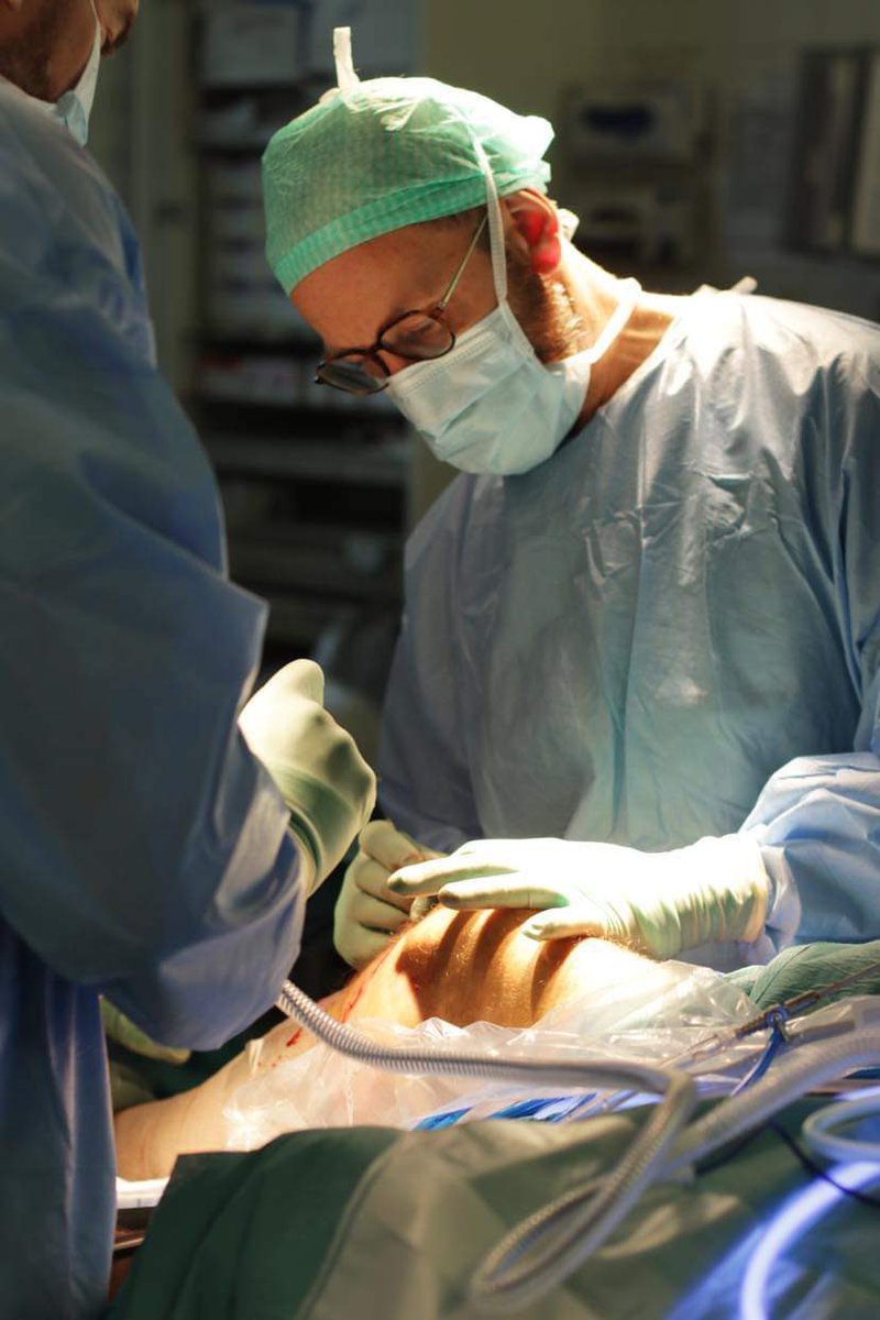 I’m happy to share that I have become a professor. I’ll continue to work at <a href="/OrtoAhus/">Orto Ahus</a>, heading the orthopedic research department and fixing knees. @Ahus_no <a href="/UniOslo_MED/">UiO - Det medisinske fakultet</a>