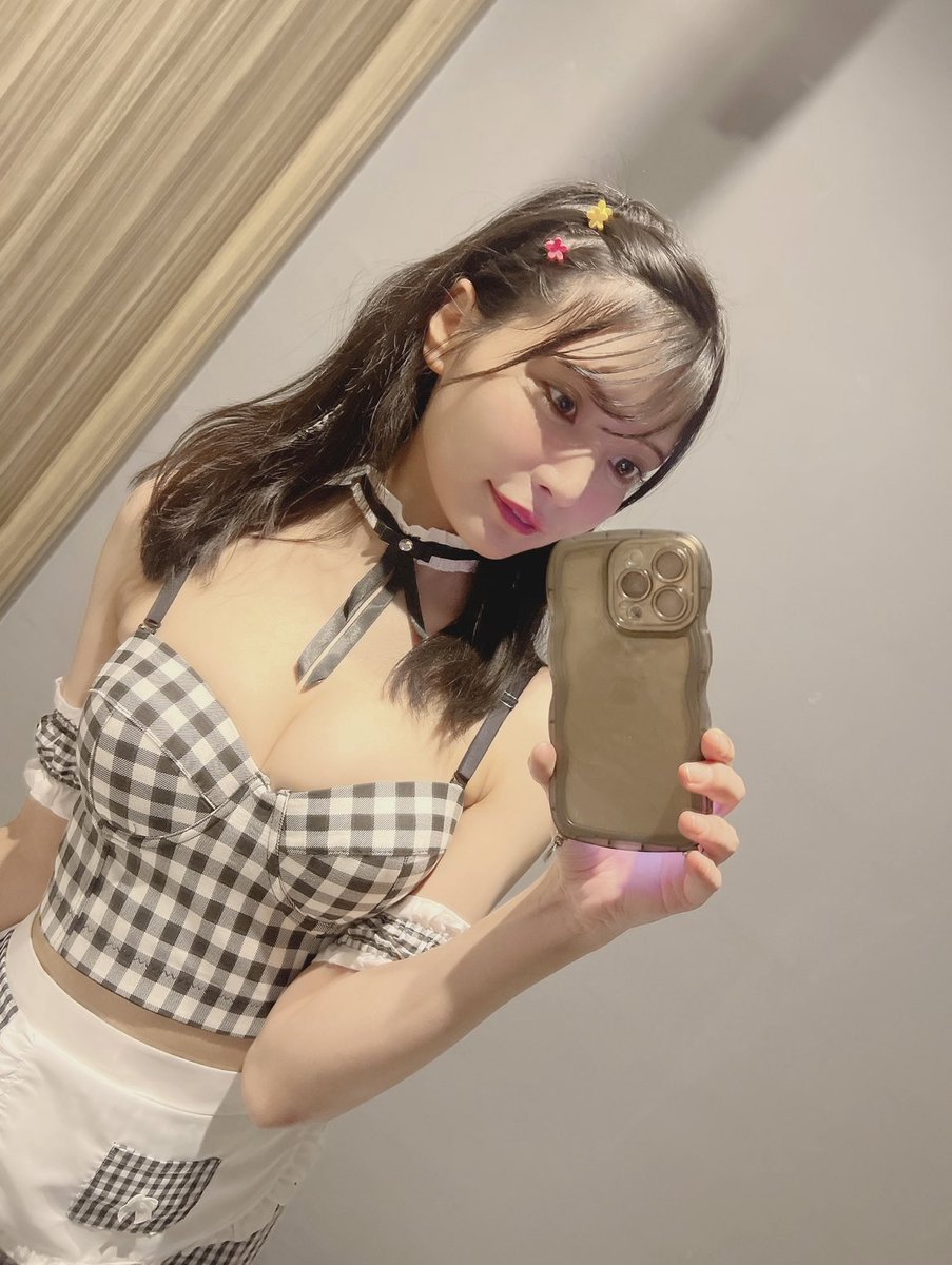 昨日はバースデーイベントに足を運んでくださったみなさん、本当にありがとうございました✨️みんなの気持ちがたくさん伝わって、1人1人の想いが本当に嬉しかったです(  ◜௰◝ )︎幸せな時間を本当にありがとう✨️ https://t.co/sZ7Uh1kZEc