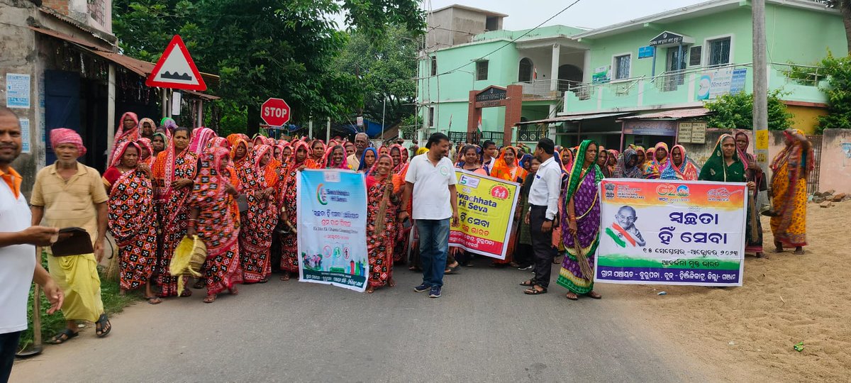 bdo_hinjilicut's tweet photo. #ektareekhekghanta #shramadan for #swachhata under #SwachhataHiSeva campaign was organised at Hinjilicut block where block level officials and other stakeholders participated in the cleanliness drive with great enthusiasm.

@ZP_Ganjam
@Ganjam_Admin
@PRDeptOdisha
@MoSarkar5T https://t.co/H37RUKL4zu