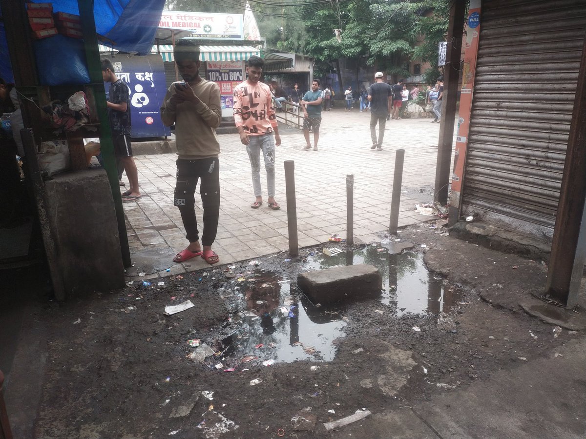 virendr40494556's tweet photo. @PMOIndia @Devendra_Office @CM_G_news_ @RailMinIndia @GM_CRly @CPMumbaiPolice @mybmc @mybmcWardMW @AmitShahOffice @AmitShah yah Chembur railway station ka main entrance hai BMC aur railway sirf photography mein mast hai sara kam dikhave ka ha https://t.co/SIttbzWhxN