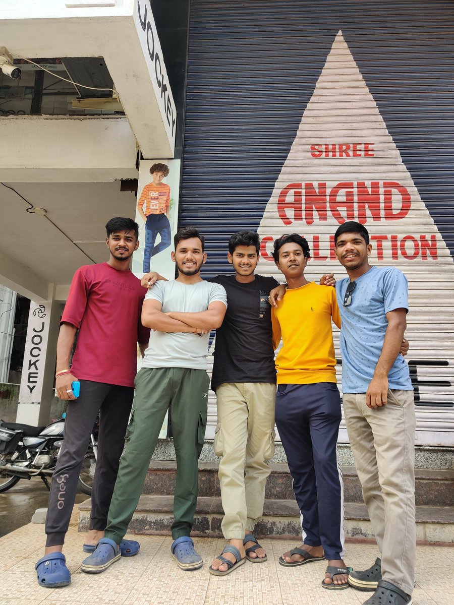 KThengare's tweet photo. FRIENDSHIP = Love + Madness + Happiness 🥂

#friendshipgoals #friendsforever #bhai https://t.co/BmBTF58wM2