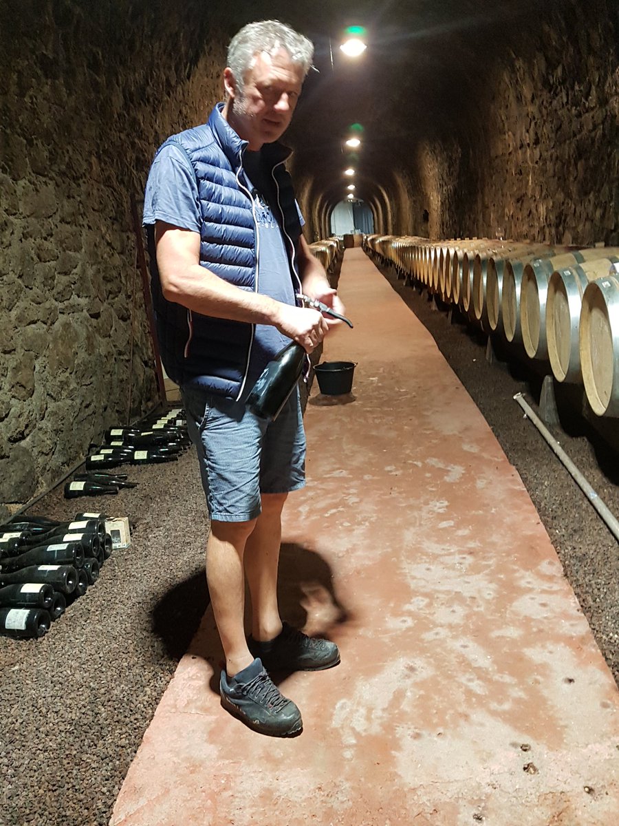 Tweet 239 at 15.5°C, Stéphane Robert's Tunnel was half the outside temperature, with zero cost cooling system, everyone's a winner. He dug out a 2019 St Péray Pur Blanc, light on its feet, stylish  Burgundian #domainedutunnel #stperay