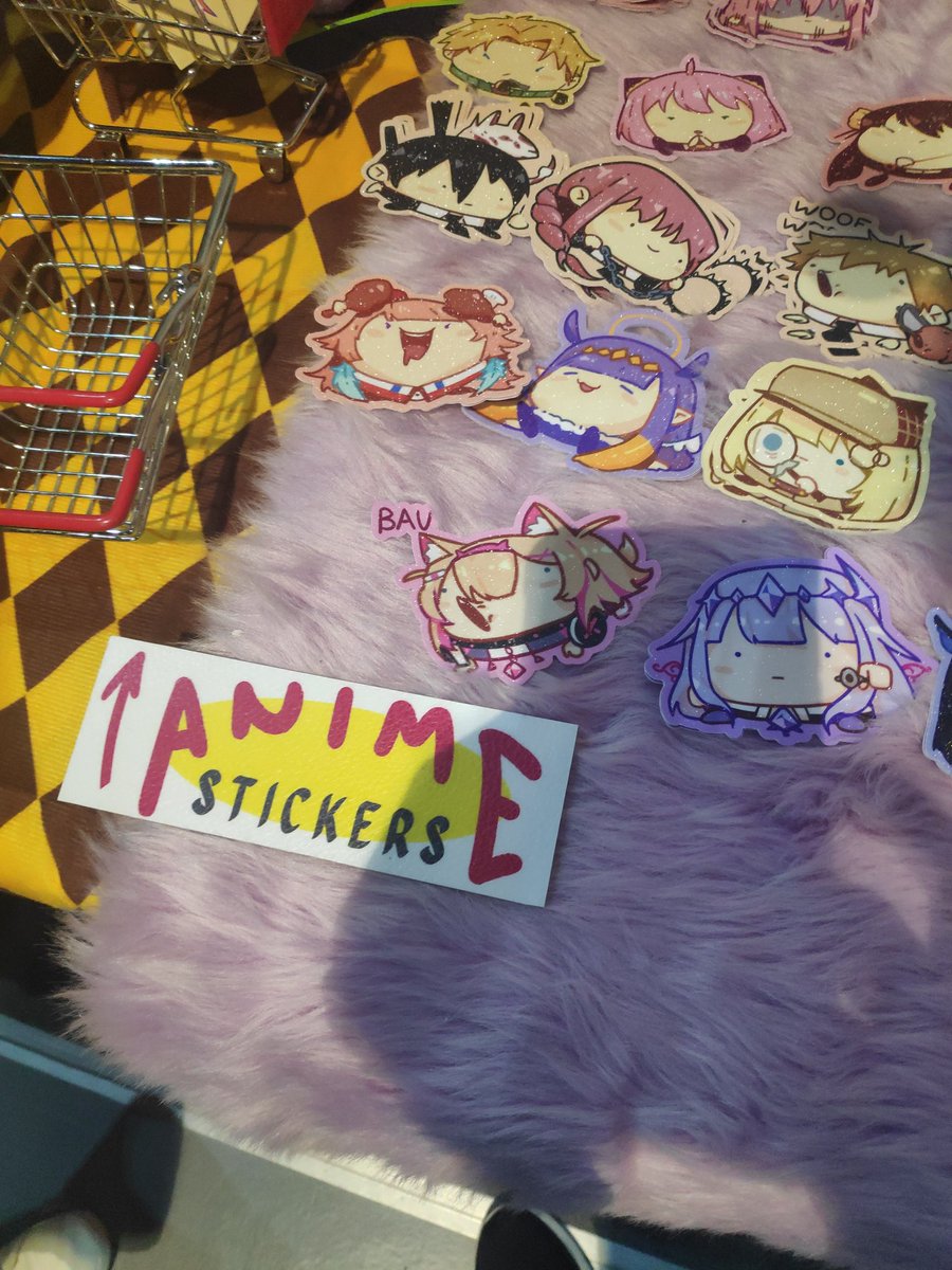 BRO SOMEBODY BOUGHT FUWAMOCO SEPARATELY. I DIDN'T NOTICE THE CRIME HAPPENING. I WILL CRY.