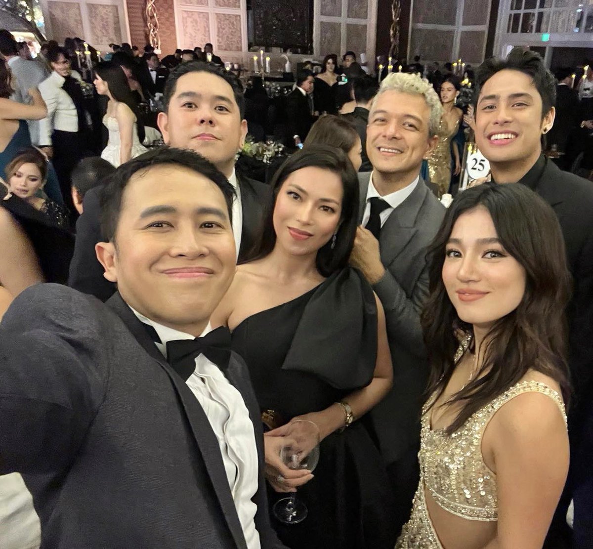 zenhernandez's tweet photo. Power couple!!! Ang fresh ng #donbelle #ABSCBNBall https://t.co/mNaRUtu9FD