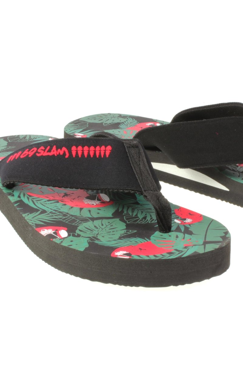 Matching the individual fabrics of the surf fashion items, 69Slam produces these cool flip-flops. They offer you a high wearing comfort and a summery feeling of freedom.

We currently carry sizes EU 42 to/with 45.

#waybacktoyou #69SLAM #summer #sport #flipflops