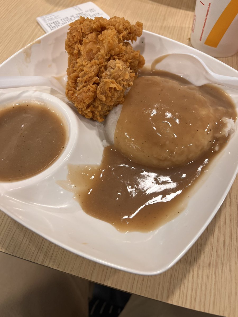 Prince_Viejay's tweet photo. Huuuuy pwede na pala ulit yung sinigang con gravy sa McDo HAHAHAHAHAHAHA I’m happyyyy!!!! 💗💗💗 https://t.co/nIPmBjkEG0
