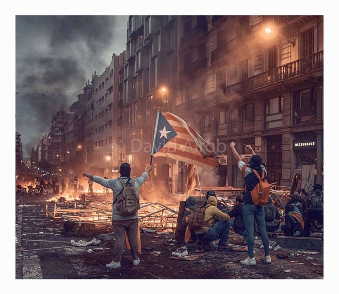 ElsImpliCats's tweet photo. Ni oblidem ni perdonem!
La lluita continua! ✊️
#1oct #1Oct2017 #1Octubre2017
#1O https://t.co/8AvJtA2KfM