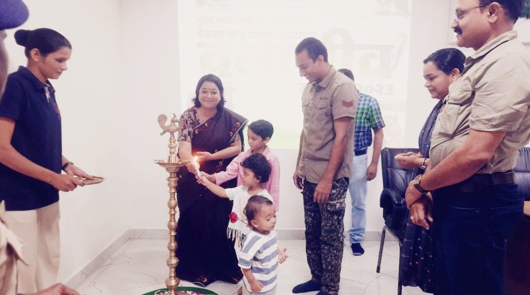 jayotibanerjee's tweet photo. Inaugration of #WildlifeWeek & #SwachhtaPakhwada at #MelghatTigerReserve HQ in Amravati
-Placing new Sinages with clicks by our own Foresters @dr_mayubhailume
-Kids inaugurating our programs
-Cleanliness Drive by #ForestStaffers
-All Spick &Span #NatureInterpretationCenter https://t.co/sAdwuGeggb